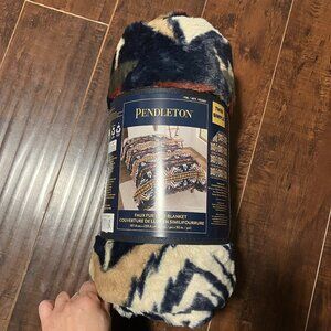 NWT Pendleton Faux Fur Luxe Blanket - Echo Peaks
